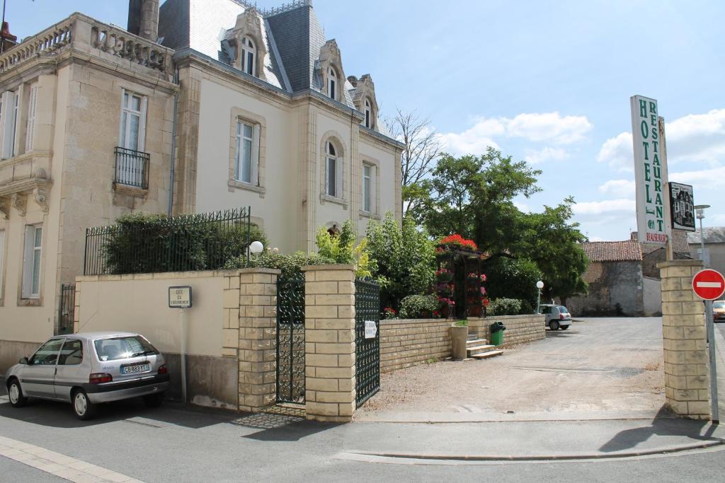 Logis Hotel Beausejour Chauvigny Exterior photo